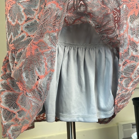 LULUS Ruffle Detail Lace Midi Dress NWT Size Small - Picture 6 of 16